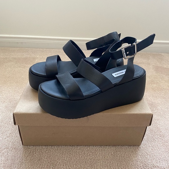 Brand New Black Steve Madden Platform Sandals - Picture 3 of 8